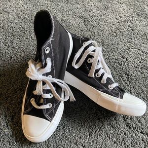 Converse-type Womens Shoe